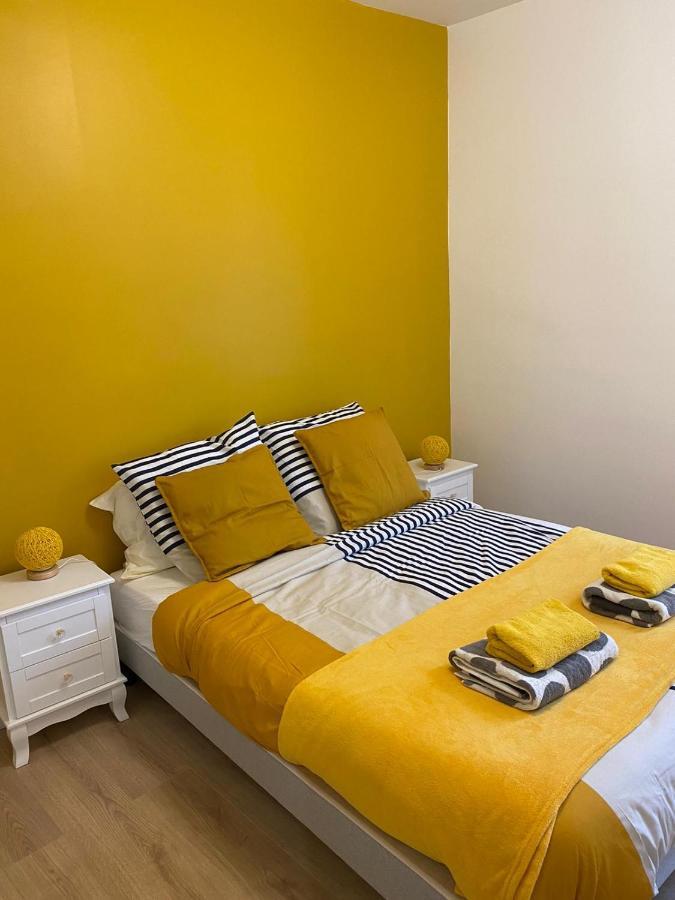 Grand F4 De 71M2 Pour 6 Personnes En Plein Centre Ville Arpajon Exterior foto